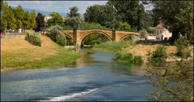 Quelle est cette rivi&egrave;re, longue au total de 93 km, qui prend sa source dans le massif des Baronnies et traverse le d&eacute;partement en coulant vers le sud pour se jeter dans le Rh&ocirc;ne ?