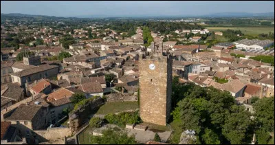 Quelle est cette ville de 9 300 habitants qui constitue une enclave du d&eacute;partement de Vaucluse dans celui de la Dr&ocirc;me ?
