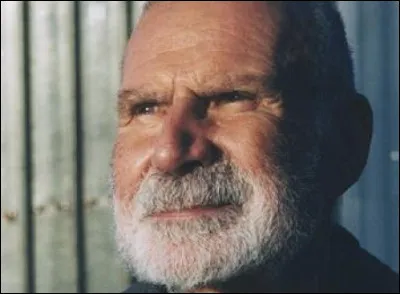 Qui est cet acteur, narrateur de l'album ''Les Contes de Bouton d'Or'' ?