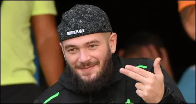 Qui est ce rappeur/chanteur, interprète du titre ''Le bouton'' ?