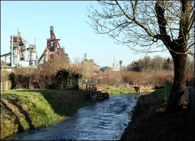 Quelle est cette rivière, longue de 15 km, affluent de la Moselle, dont la vallée a constitué une artère de l'industrie sidérurgique ?