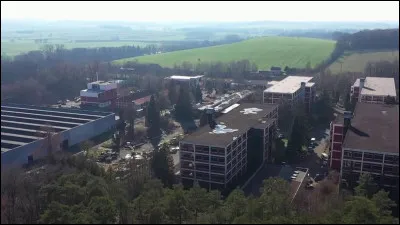 Cet ensemble industriel et urbain a été créé dans les années 1930 sur la commune de Moussey, dans le sud-est du département, par un industriel pour abriter une grande usine de chaussures et son personnel : de quelle entreprise s'agit-il ?