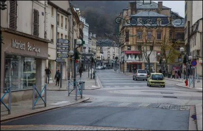 Quelle est cette ville de 16 000 habitants, ancien grand centre sidérurgique avec plusieurs hauts-fourneaux dont les deniers ont fermé en 2011 ?