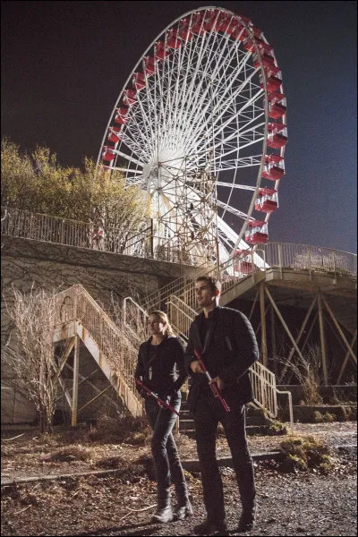 De quelle couleur est le drapeau de l'équipe de Quatre durant le jeu ?