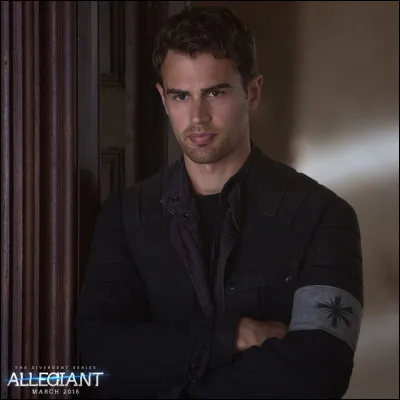 De qui Quatre tombe-t-il amoureux ?