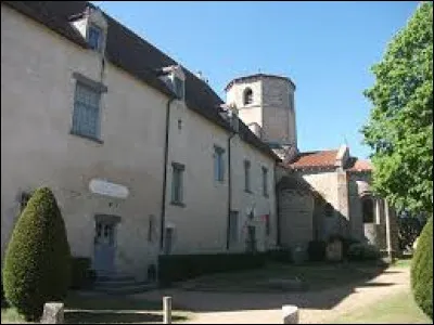 Saint-Hilaire-la-Croix est un village Puydômois. Il se situe donc dans l'ex région ...