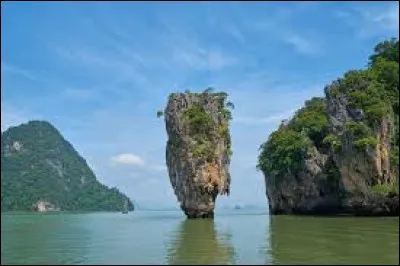 La baie de Phang Nga se trouve :
