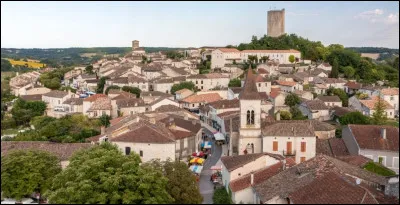 Revenons en France avec Montcuq, qui se situe dans le département...