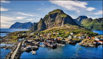 Situé dans les magnifiques paysages des îles Lofoten, Å, tout simplement, est un village...