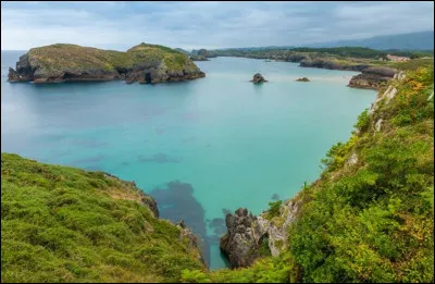 Poo (caca en anglais) possède malgré son nom de très belles plages. Dans quel pays se situe Poo ?