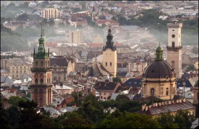 En 2024, la guerre russo-ukrainienne continue toujours. Parmi ces propositions, quelle ville n'a pas été occupée par la Russie ?