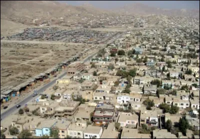 Il y a quelques années, après le retrait des troupes américaines, les talibans ont repris le pouvoir sur Kaboul, ville de plusieurs millions d'habitants. Cette organisation reconnue comme terroriste par l'ONU a détruit de nombreux sites historiques dans le pays. 
Dans quel pays sommes-nous ?