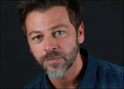 Qui est ce chanteur dont l'un des titres est ''La Poup&eacute;e'' ?