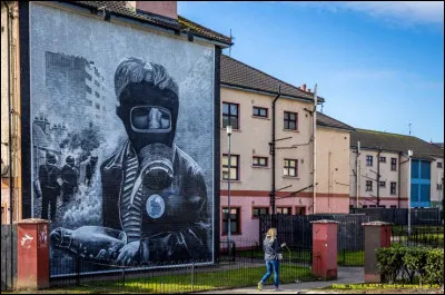 Quel groupe irlandais chante "Sunday Bloody Sunday" ?