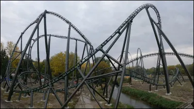 Quel est le nom de cette attraction, la plus rapide et la plus haute du Benelux ?
