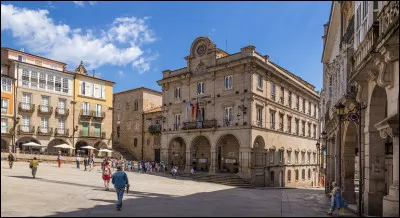 Dans quel pays se trouve Orense, ville de 100 000 habitants ?