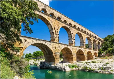 Le pont du Gard, aqueduc romain, enjambe quelle rivi&egrave;re ?