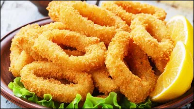 Quel ingr&eacute;dient n'entre PAS dans la recette traditionnelle des calamars &agrave; la romaine ?