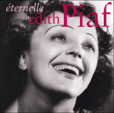 Louis Leplée lui choisit comme nom de scène "La Môme Piaf".