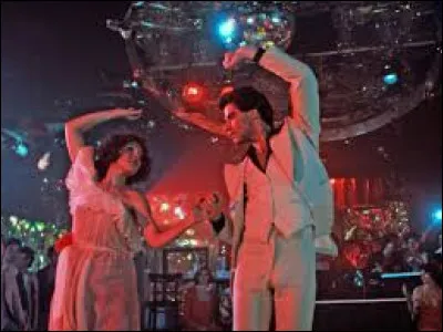 Quel groupe avec ses chansons disco est mis en avant dans le film "La Fièvre du Samedi Soir" ?