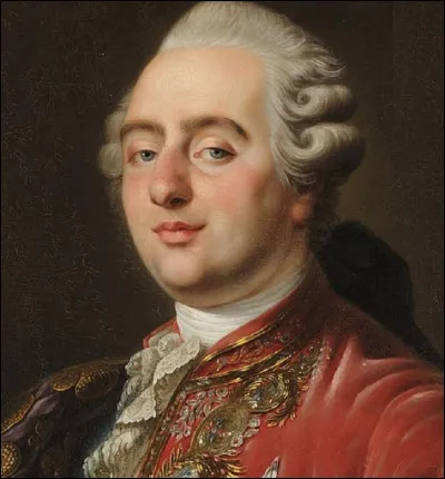 Louis XVI (1754-1793) est celui qui améliore le fonctionnement de la guillotine en remplaçant la lame d'origine par une lame biseautée plus efficace.
