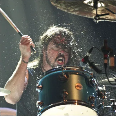 Qui est ce fameux batteur, chanteur et guitariste américain ?