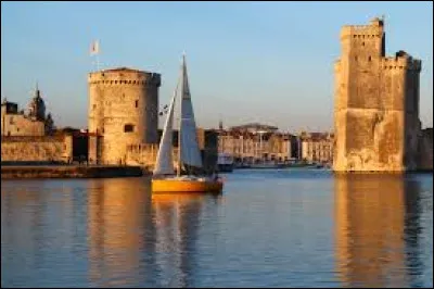 Géographie - Dans quel département français se situe la ville de La Rochelle ?