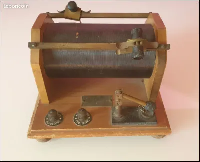 Quel est le nom de ce récepteur radio à modulation d'amplitude extrêmement simple ?