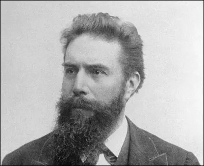 Qui est ce physicien allemand qui a découvert les rayons X utilisés en radiologie ?