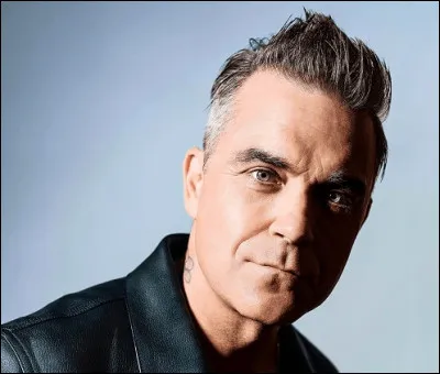 Qui est ce chanteur britannique, interprète du titre électro-pop ''Radio'' ?