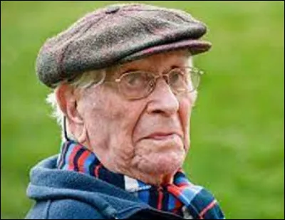 Qui est cet écrivain français, auteur du roman ''Dans le secret des roseaux'' ?