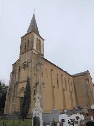 Vous avez sur cette image l'église Saint-Loup, à Lacrabe. Village de l'arrondissement de Mont-de-Marsan, il se situe dans le département ...