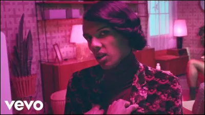 Dans quelle chanson de Stromae entendons-nous ces paroles : "Rendez-vous, rendez-vous, rendez-vous au prochain règlement / Rendez-vous, rendez-vous, rendez-vous sûrement aux prochaines règles / Cette fois, c'était la dernière / Tu peux croire que c'est qu'une crise / Mate une dernière fois mon derrière / Il est à côté de mes valises" ?