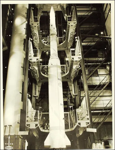 Et toujours pour elle, comment sont les yeux de l'homme, en 2006 ?