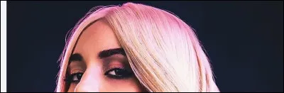 Cette meuf est stylée et cool !