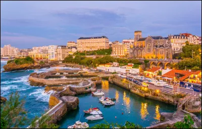 Les Barisiens sont les habitants de Biarritz.