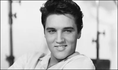 Le chanteur Elvis Presley est mort d'un arrêt cardiaque à l'âge de 42 ans.