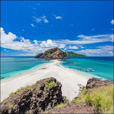 Où sont situés les îlots Choizil, composés de deux rochers et réunis à marée basse par une lagune de sable ?