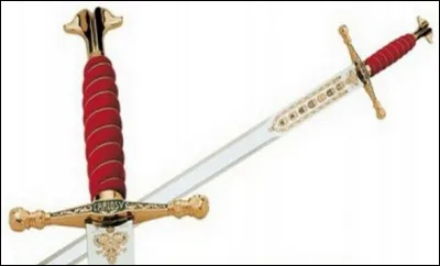 Quelle ville est réputée pour la qualité de ses aciers dont les couteaux et les épées ?