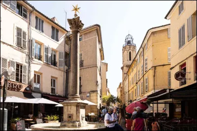 Chaque été a lieu à Aix un festival ...