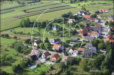 Nous restons dans le Nord-Est de la France et nous partons à Retschwiller. Village de l'arrondissement de Haguenau-Wissembourg, dans le parc naturel régional des Vosges du Nord, il se situe dans le département ...