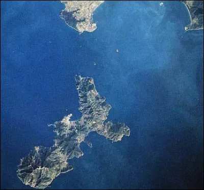 Lieu du premier exil de Napoléon Ier au large de la Toscane, l'île d'Elbe appartient à...