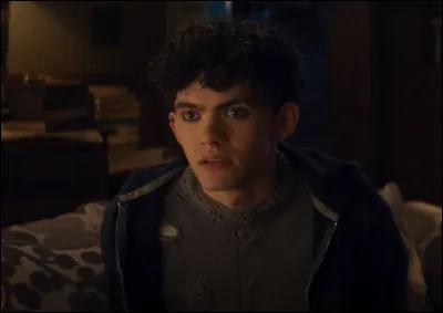 Et ce jeune gar&ccedil;on ? Dans quelle s&eacute;rie joue-t-il ?