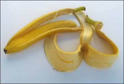 Quel fruit est jaune et courbé ?