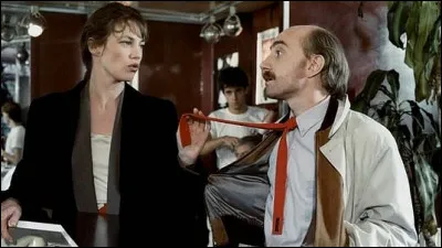 Dans quel film incarne-t-il un inspecteur collant ?