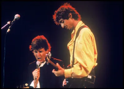 Qui est ce musicien avec qui il a débuté sa carrière musicale ?