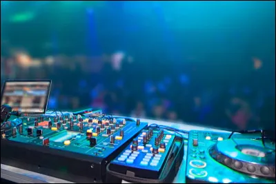 Quel groupe d'électro chante "Face to Face" en 2003 ?