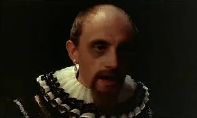 Dans le film comique de 1977, ''Vous n'aurez pas l'Alsace et la Lorraine'', il interprète le rôle d'Antremont, noble qui veut étrangler tout le monde. Quel humoriste et acteur est le réalisateur de ce long métrage aux côtés de Marc Monnet ?