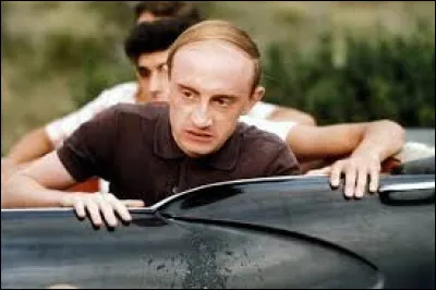 Après le lycée, il s'inscrit dans une faculté à Nanterre et obtient son DEUG. Dans quelle discipline a-t-il obtenu ce diplôme ?