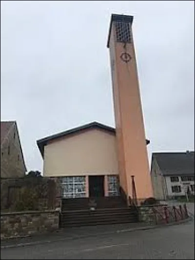 Nous sommes devant l'église protestante de Schopperten. Village en Alsace bossue, il se situe en région ...